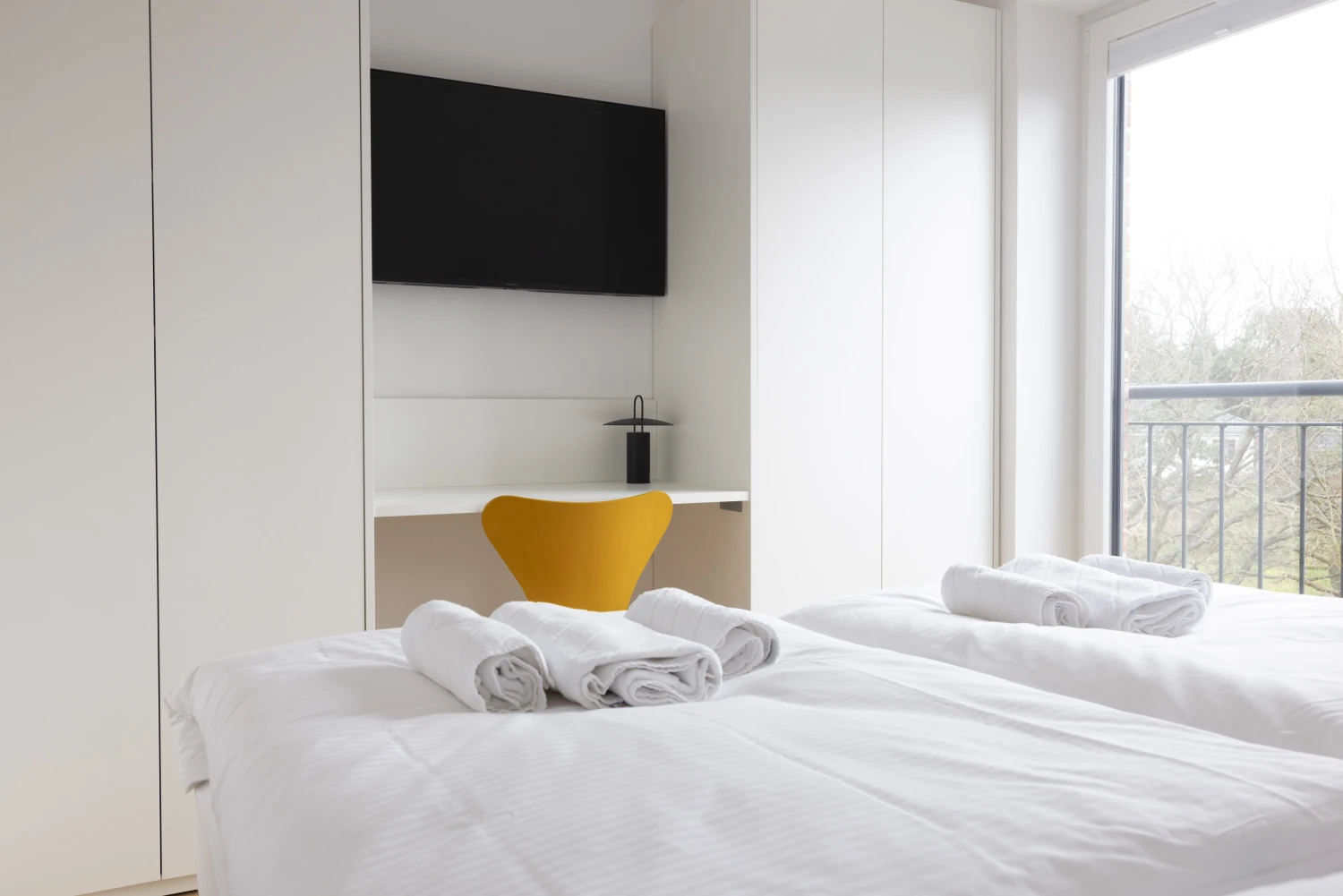 Pier 21 FINE LOFTS, Badezimmer, Flaschen auf Waschbeckenablage