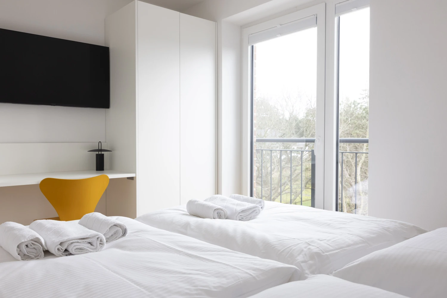Pier 21 FINE LOFTS, Badezimmer, Flaschen auf Waschbeckenablage