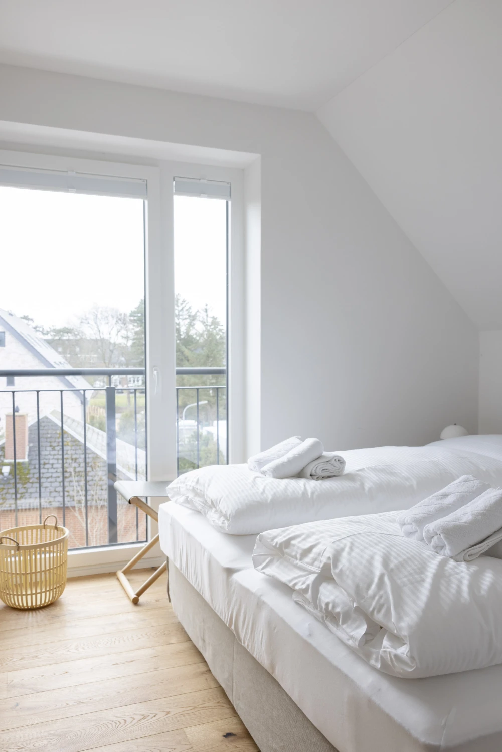 Pier 21 FINE LOFTS, Badezimmer, Flaschen auf Waschbeckenablage