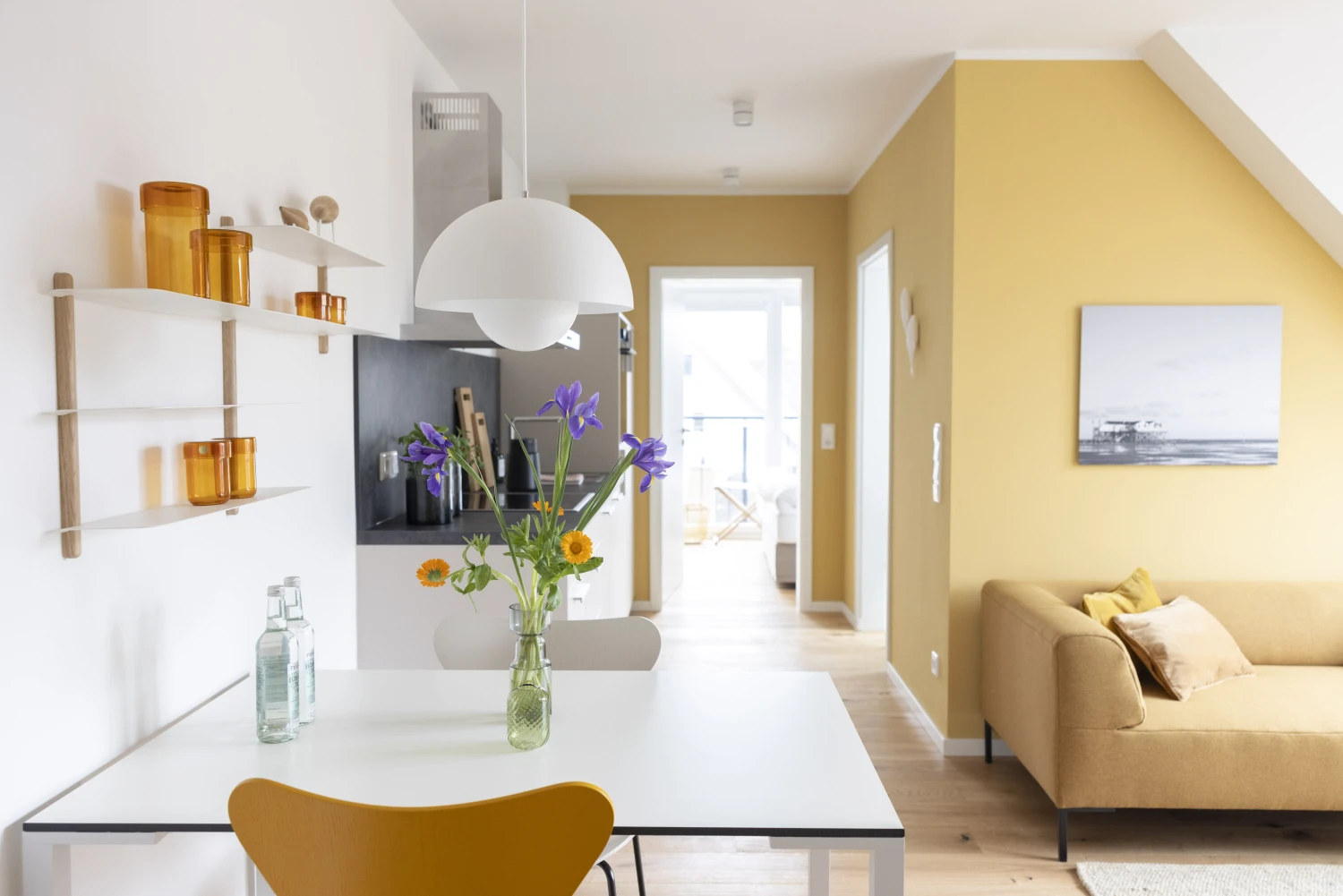 Pier 21 FINE LOFTS, Badezimmer, Flaschen auf Waschbeckenablage