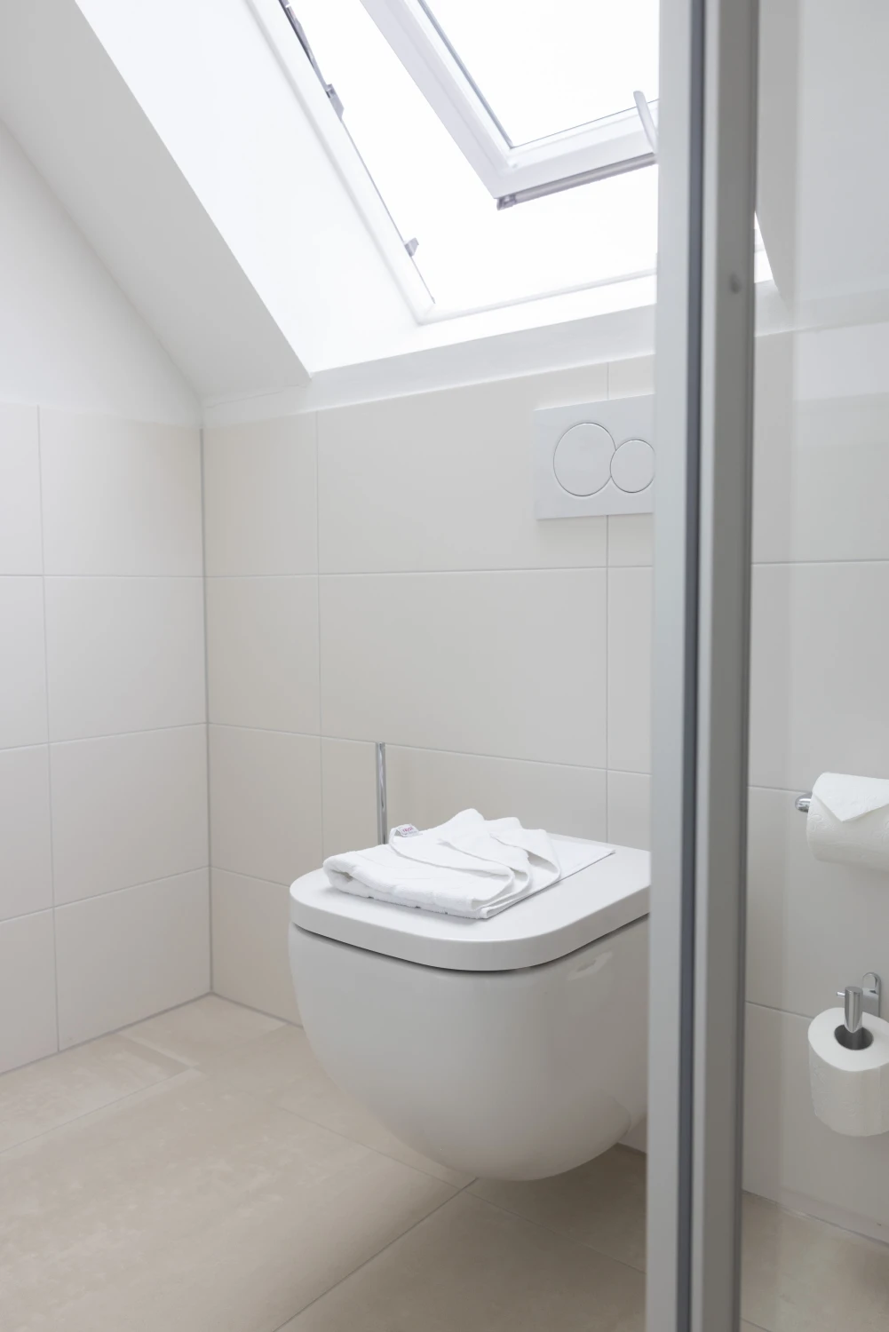 Pier 21 FINE LOFTS, Badezimmer, Flaschen auf Waschbeckenablage