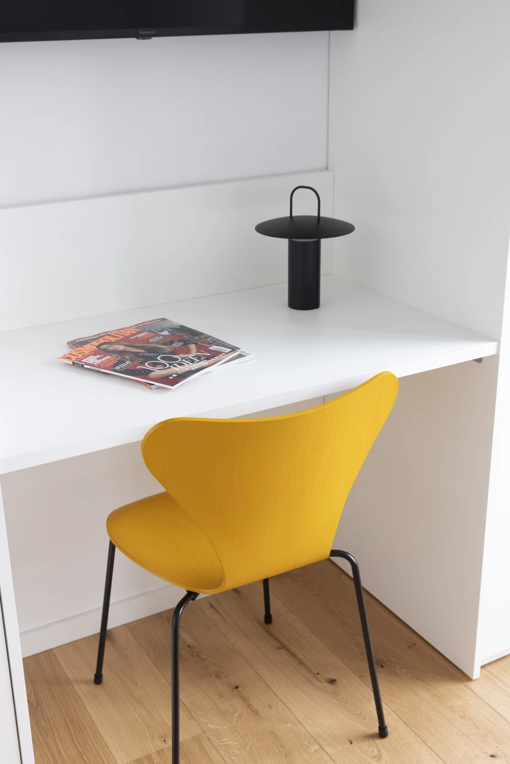 Pier 21 FINE LOFTS, Badezimmer, Flaschen auf Waschbeckenablage