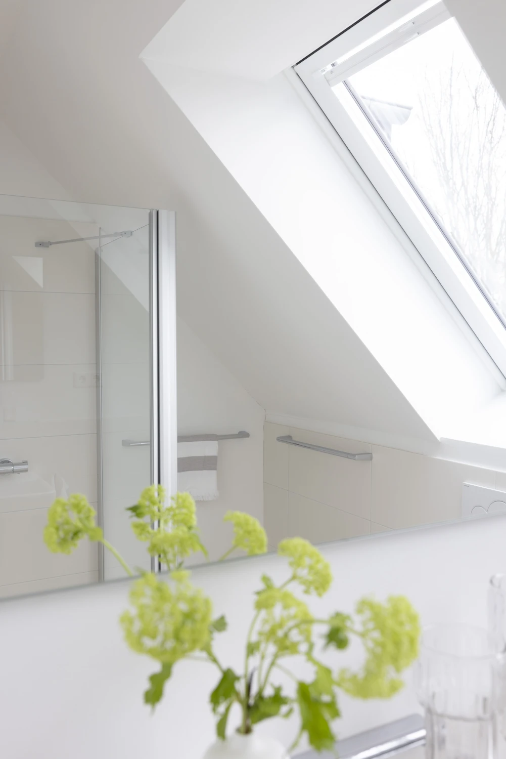 Pier 21 FINE LOFTS, Badezimmer, Flaschen auf Waschbeckenablage