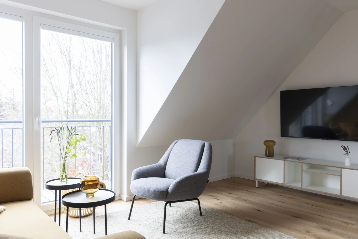 Pier 21 FINE LOFTS, Badezimmer, Flaschen auf Waschbeckenablage