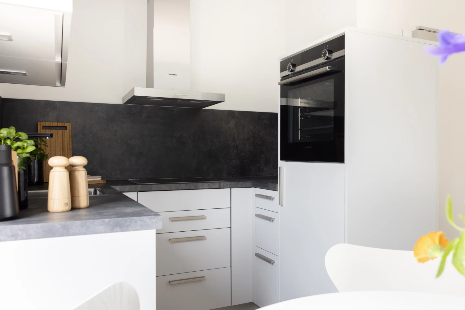 Pier 21 FINE LOFTS, Badezimmer, Flaschen auf Waschbeckenablage