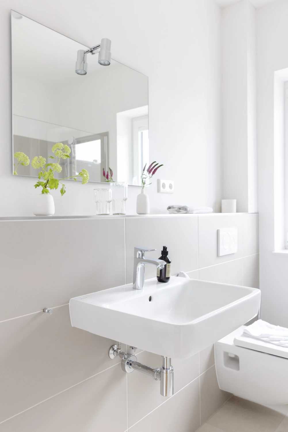 Pier 21 FINE LOFTS, Badezimmer, Flaschen auf Waschbeckenablage