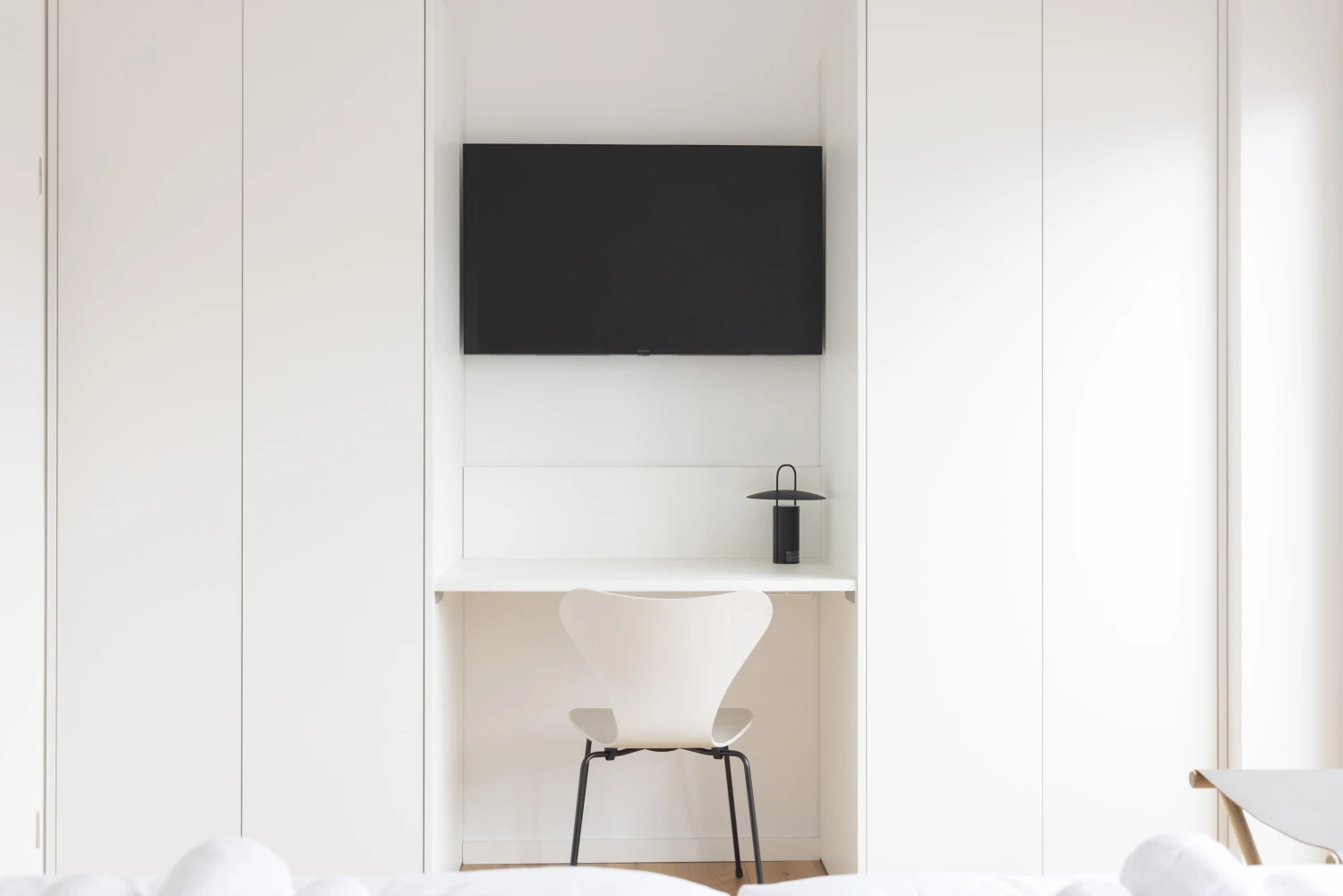 Pier 21 FINE LOFTS, Badezimmer, Flaschen auf Waschbeckenablage
