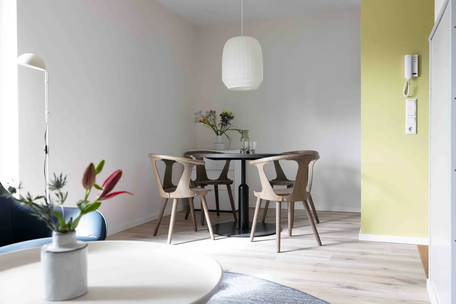 Pier 21 FINE LOFTS, Badezimmer, Flaschen auf Waschbeckenablage