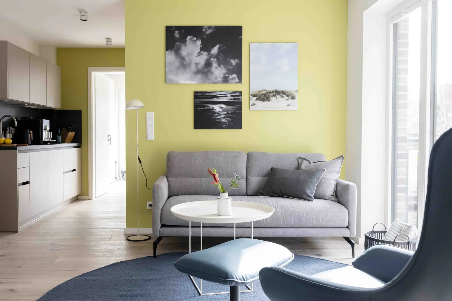 Pier 21 FINE LOFTS, Badezimmer, Flaschen auf Waschbeckenablage