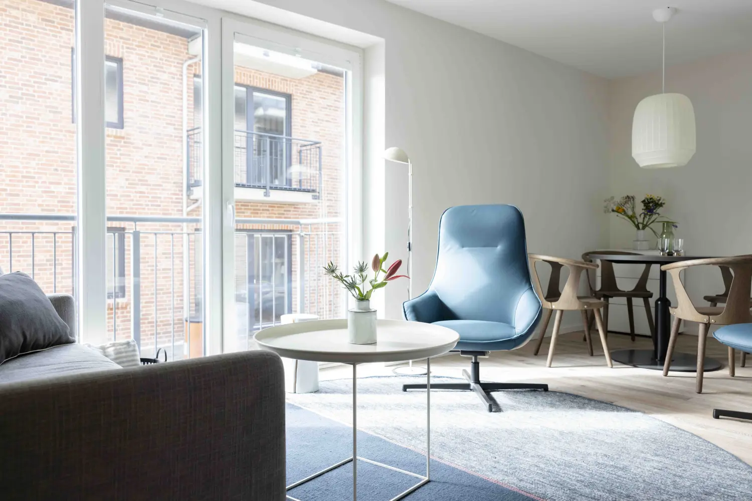 Pier 21 FINE LOFTS, Badezimmer, Flaschen auf Waschbeckenablage