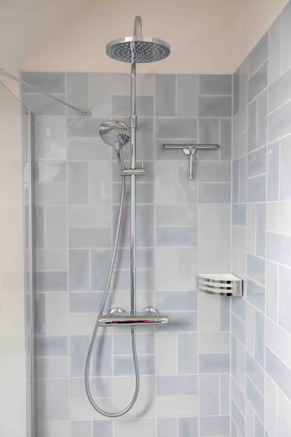 Pier 21 FINE LOFTS, Badezimmer, Flaschen auf Waschbeckenablage