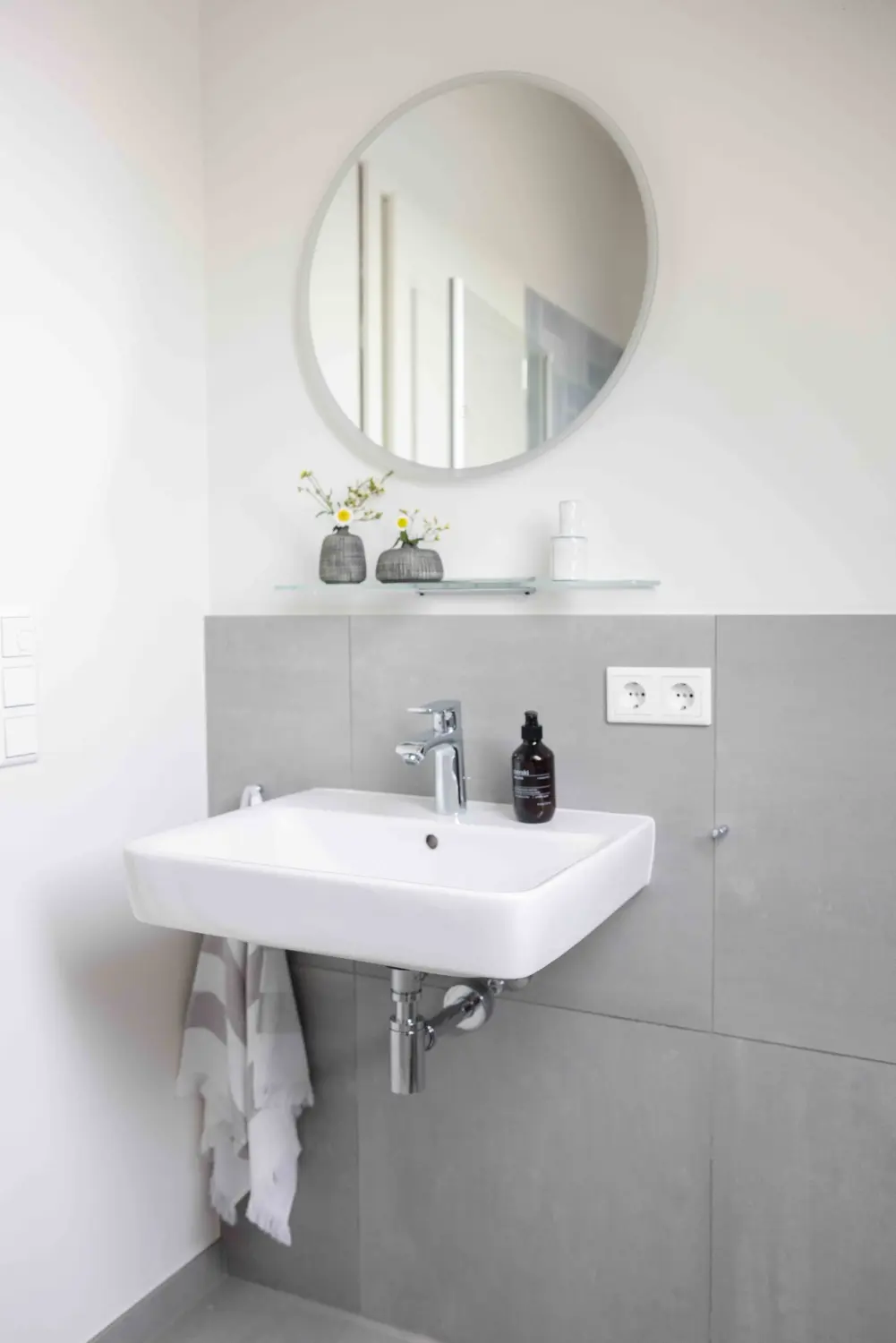 Pier 21 FINE LOFTS, Badezimmer, Flaschen auf Waschbeckenablage