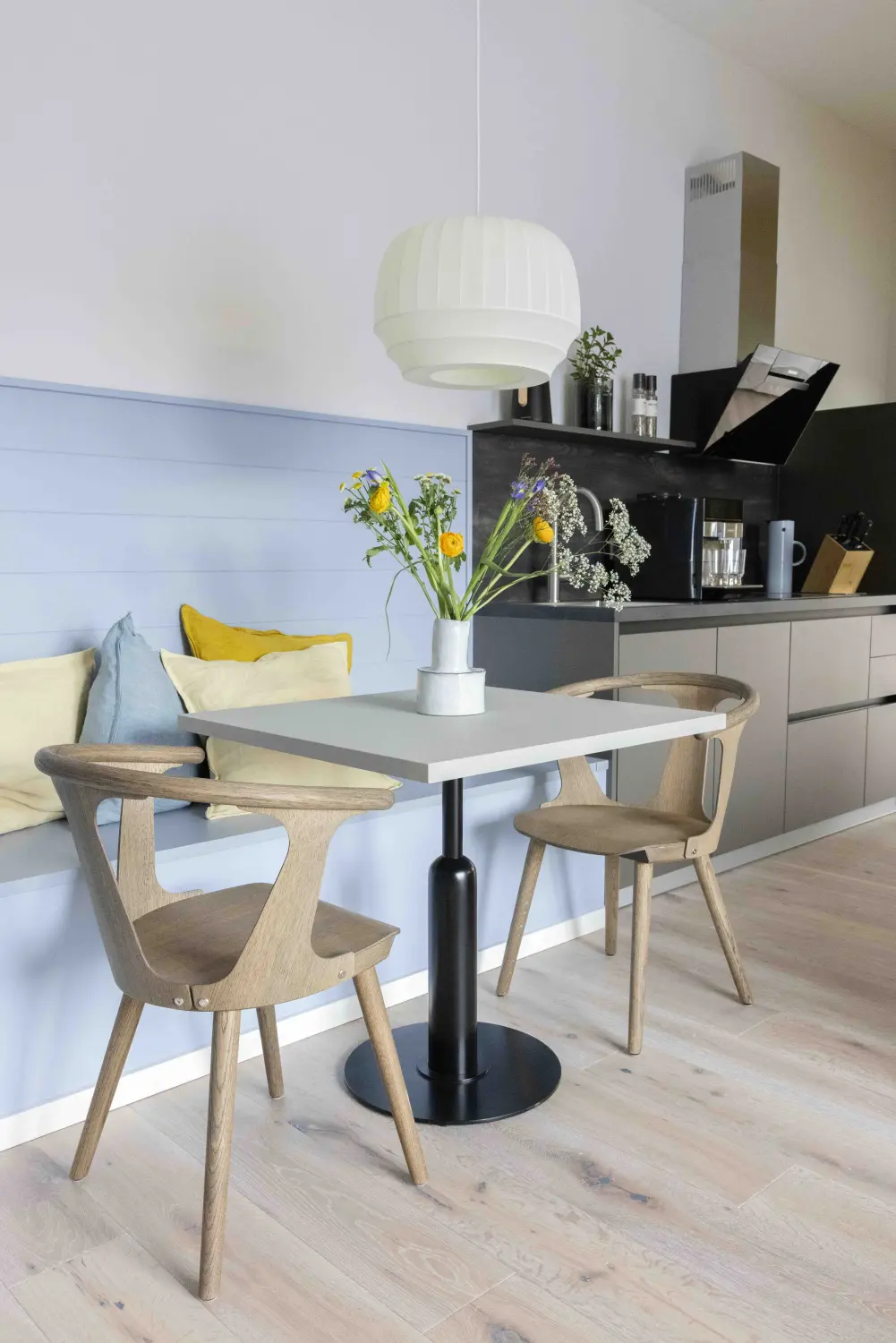 Pier 21 FINE LOFTS, Badezimmer, Flaschen auf Waschbeckenablage