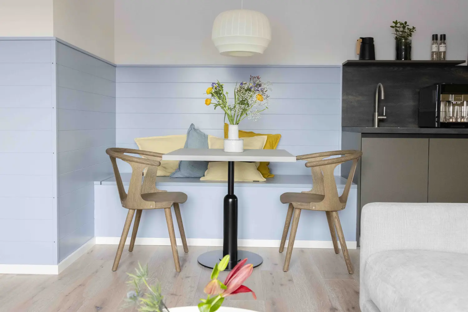 Pier 21 FINE LOFTS, Badezimmer, Flaschen auf Waschbeckenablage