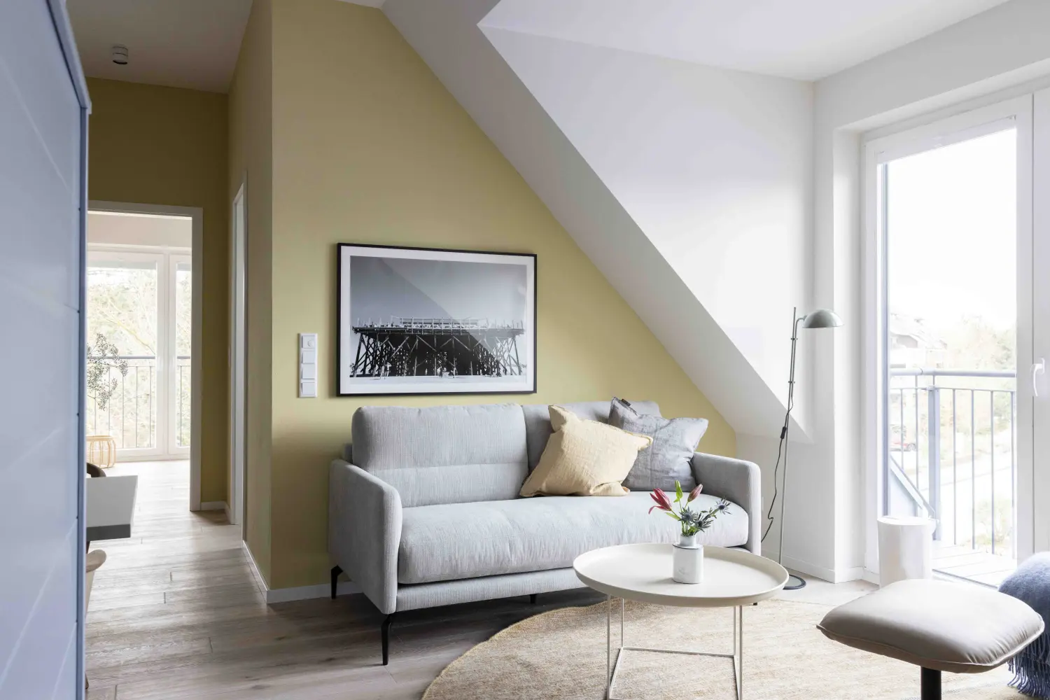 Pier 21 FINE LOFTS, Badezimmer, Flaschen auf Waschbeckenablage