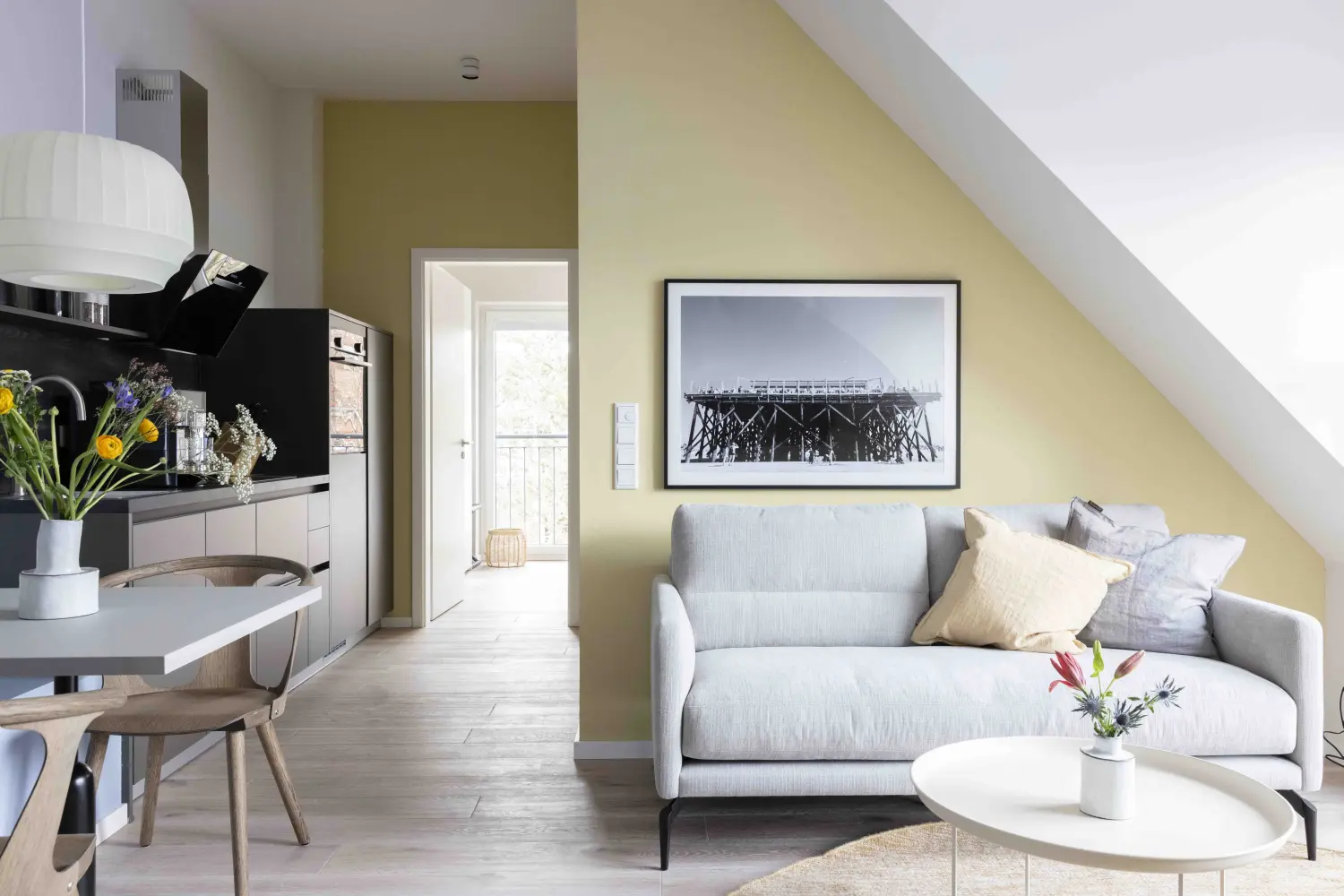 Pier 21 FINE LOFTS, Badezimmer, Flaschen auf Waschbeckenablage