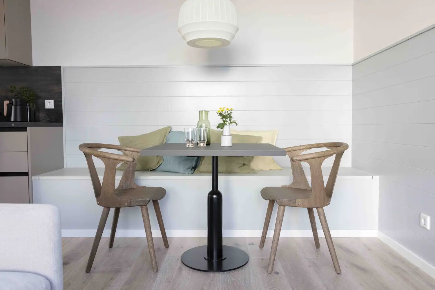 Pier 21 FINE LOFTS, Badezimmer, Flaschen auf Waschbeckenablage
