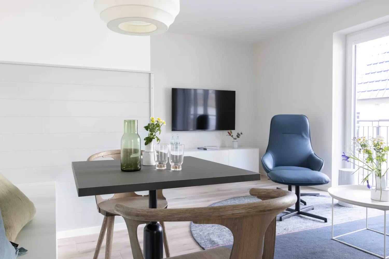 Pier 21 FINE LOFTS, Badezimmer, Flaschen auf Waschbeckenablage