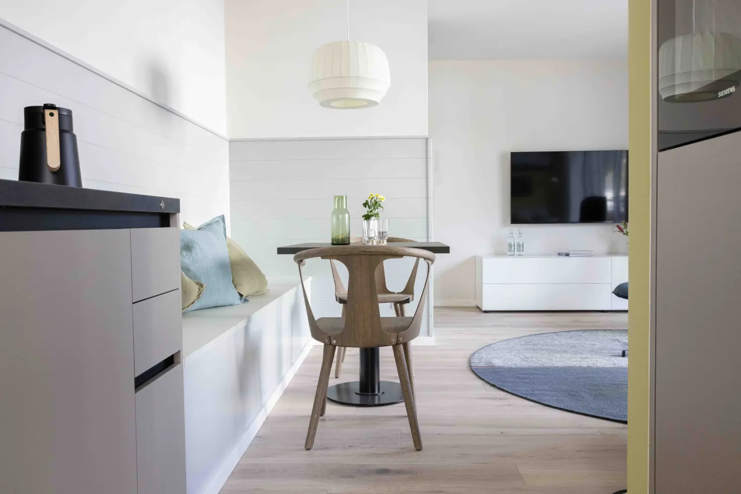 Pier 21 FINE LOFTS, Badezimmer, Flaschen auf Waschbeckenablage