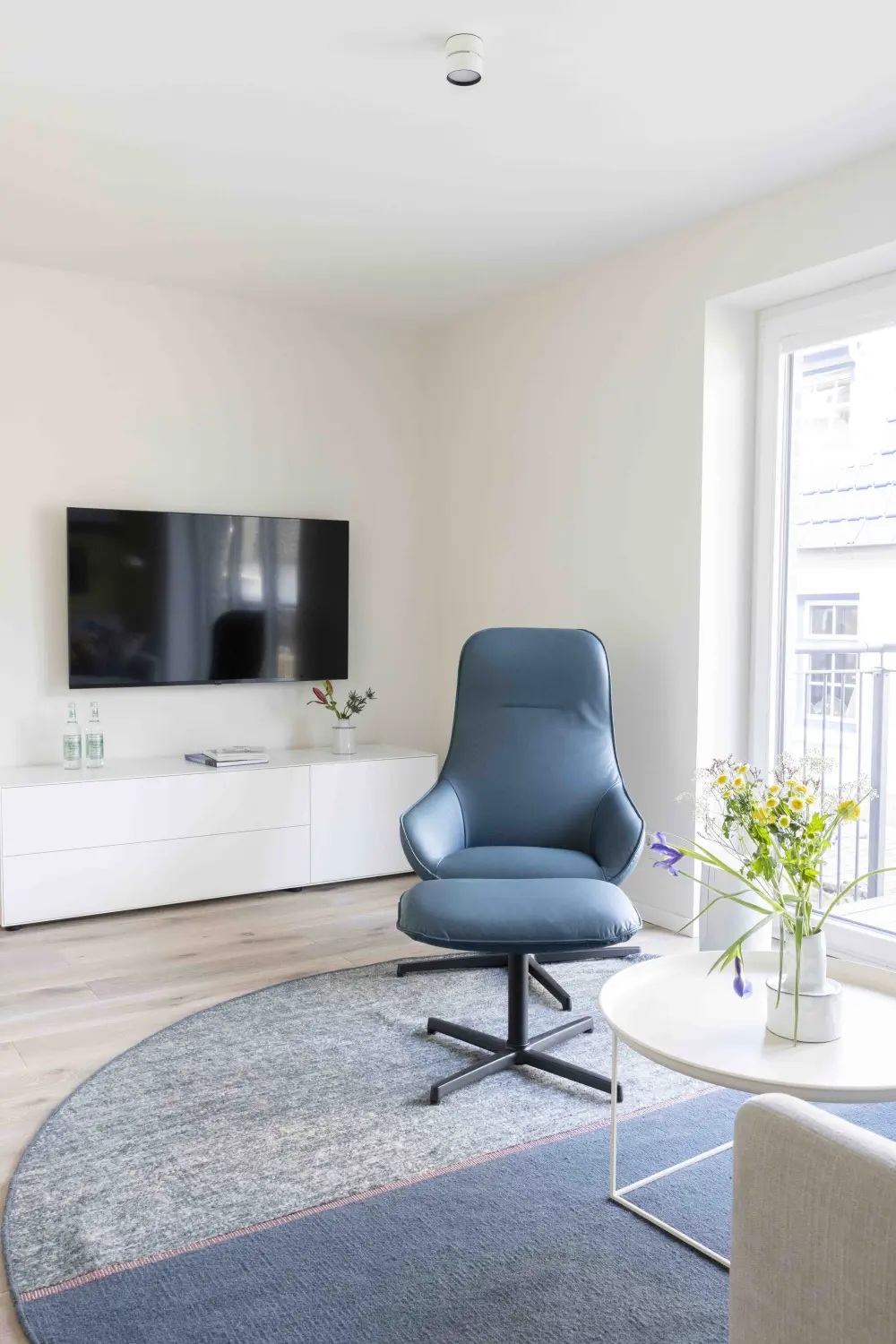 Pier 21 FINE LOFTS, Badezimmer, Flaschen auf Waschbeckenablage