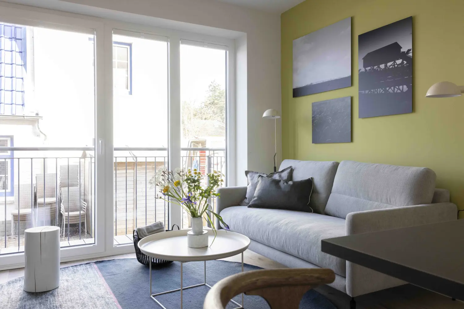 Pier 21 FINE LOFTS, Badezimmer, Flaschen auf Waschbeckenablage