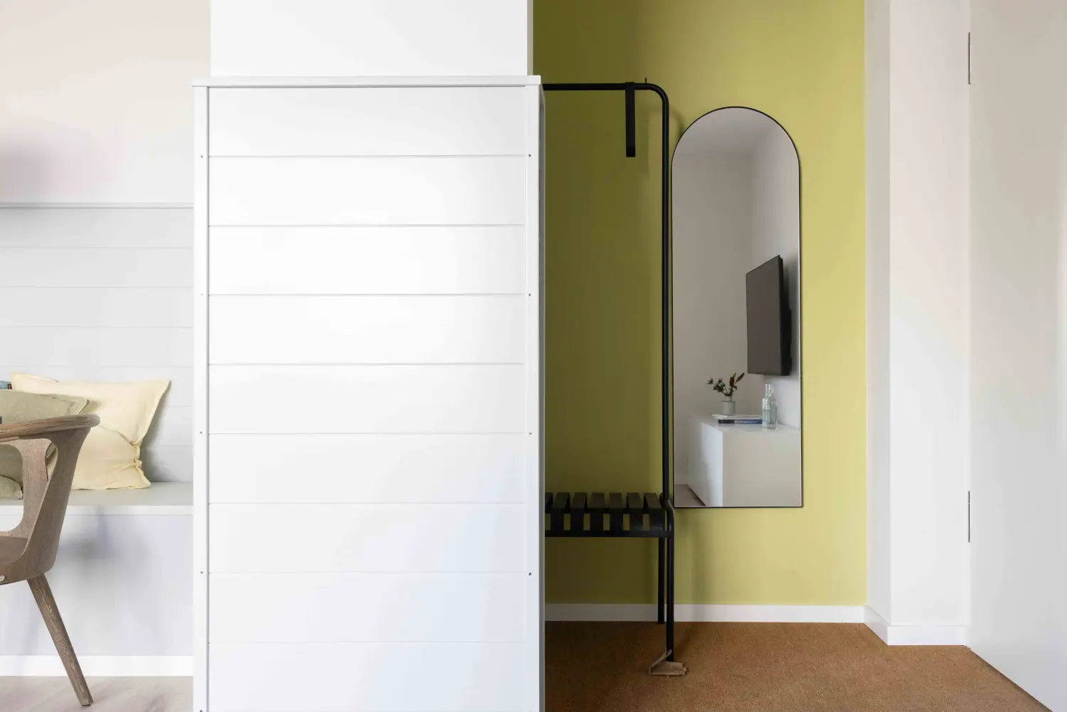 Pier 21 FINE LOFTS, Badezimmer, Flaschen auf Waschbeckenablage