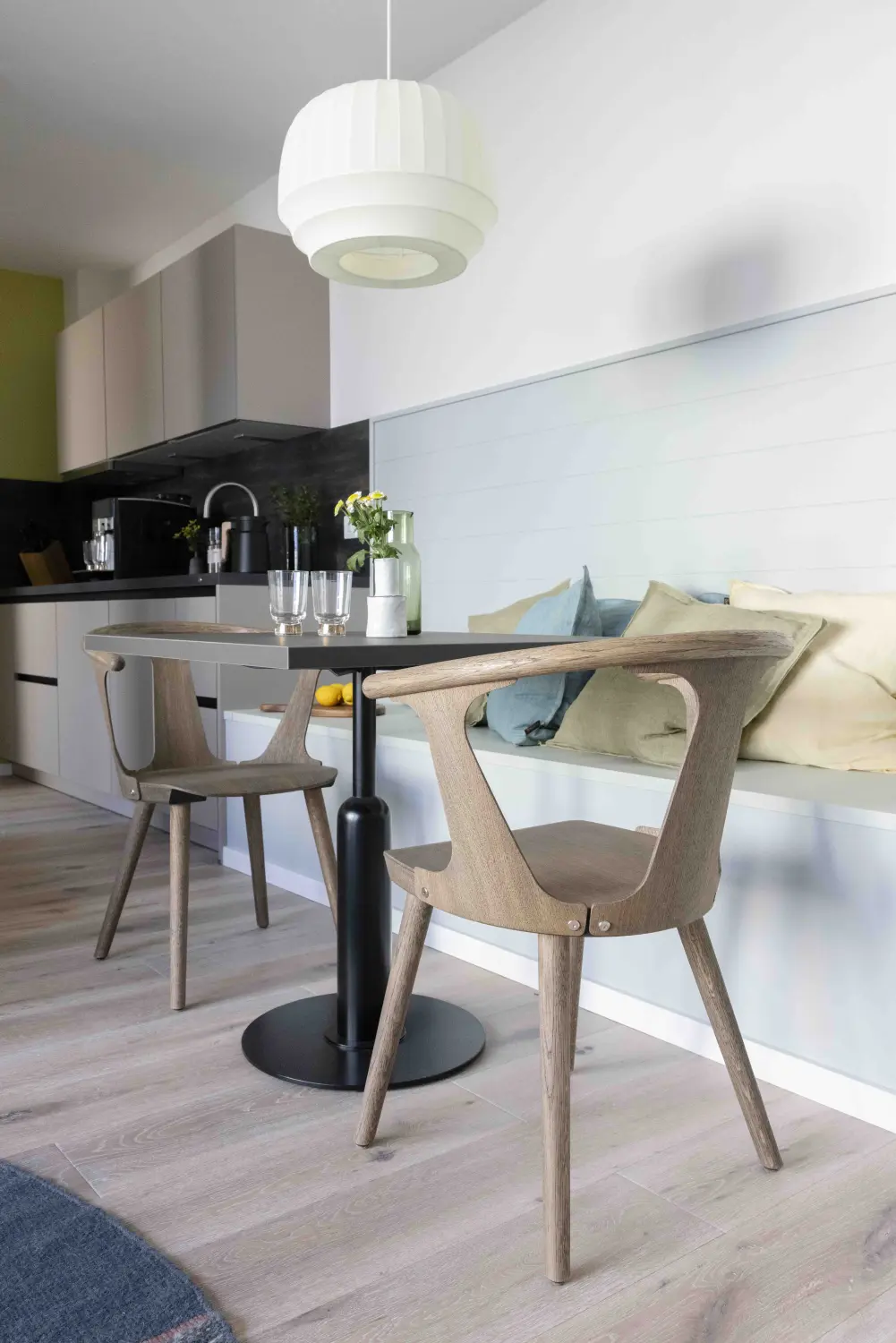 Pier 21 FINE LOFTS, Badezimmer, Flaschen auf Waschbeckenablage