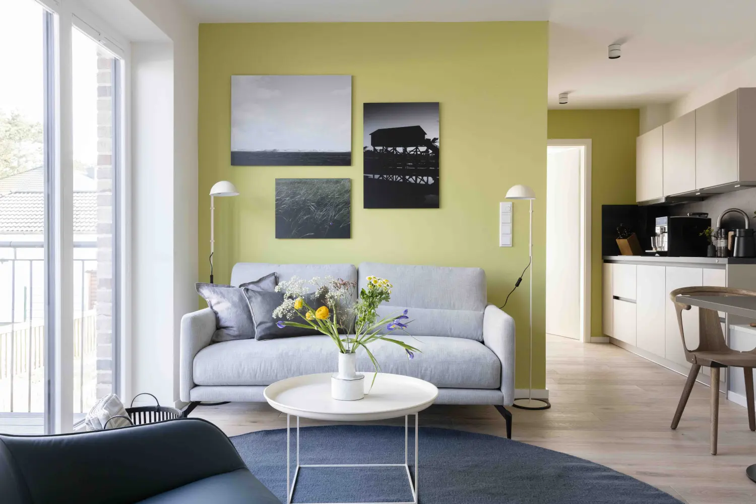 Pier 21 FINE LOFTS, Badezimmer, Flaschen auf Waschbeckenablage