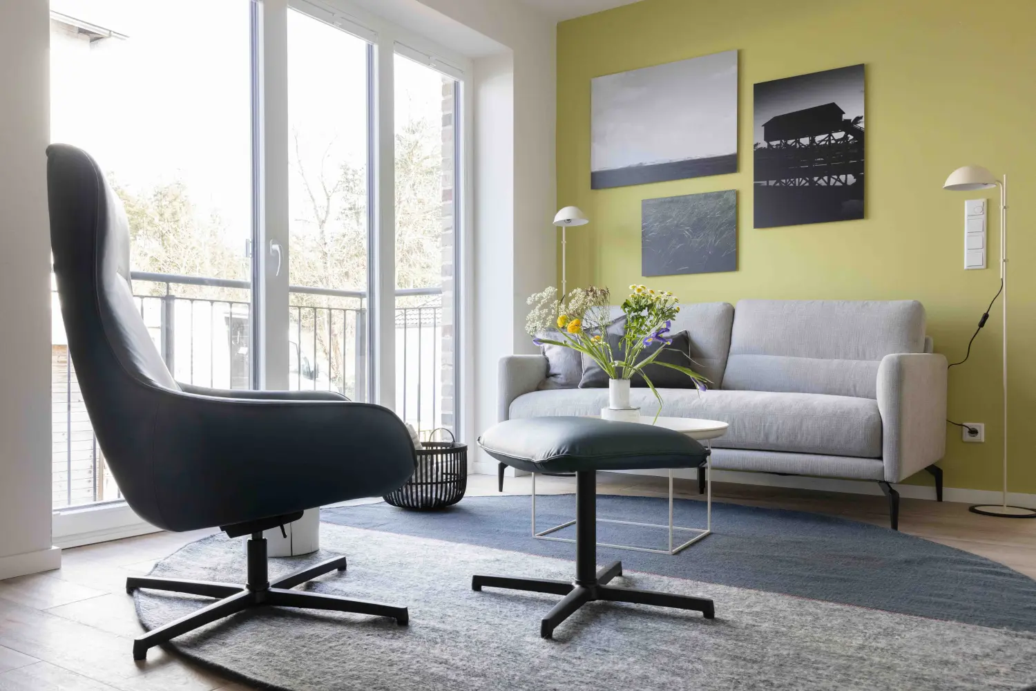 Pier 21 FINE LOFTS, Badezimmer, Flaschen auf Waschbeckenablage