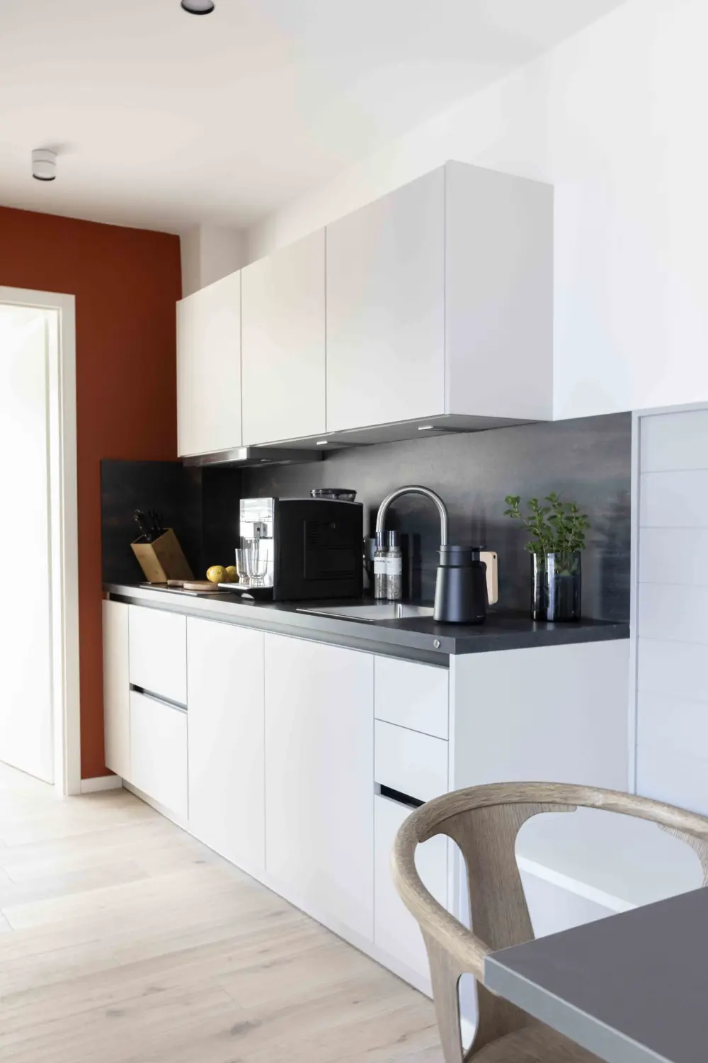 Pier 21 FINE LOFTS, Badezimmer, Flaschen auf Waschbeckenablage
