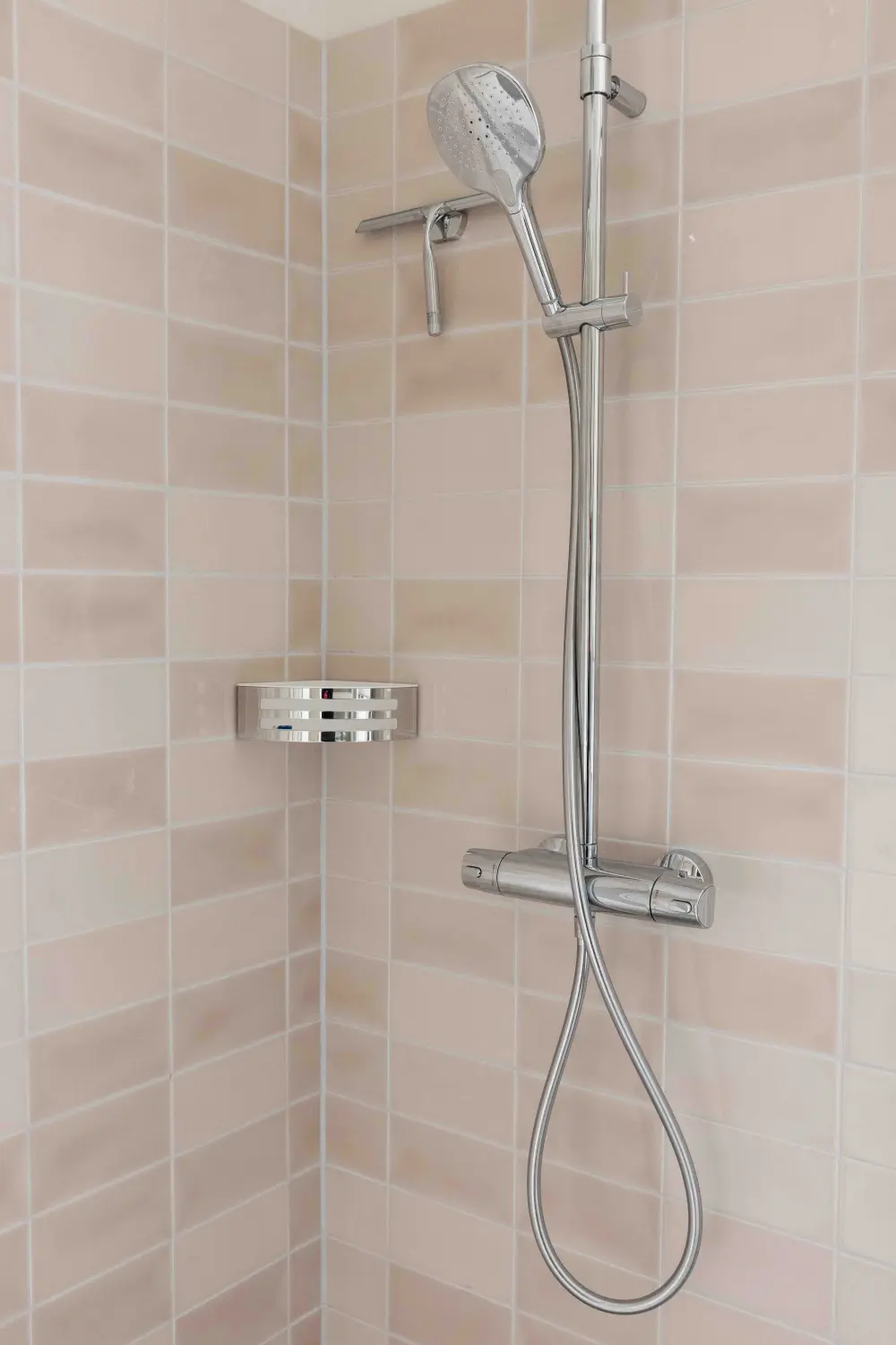 Pier 21 FINE LOFTS, Badezimmer, Flaschen auf Waschbeckenablage