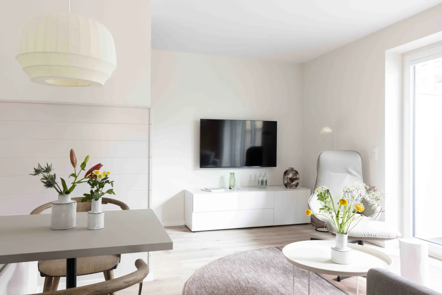 Pier 21 FINE LOFTS, Badezimmer, Flaschen auf Waschbeckenablage
