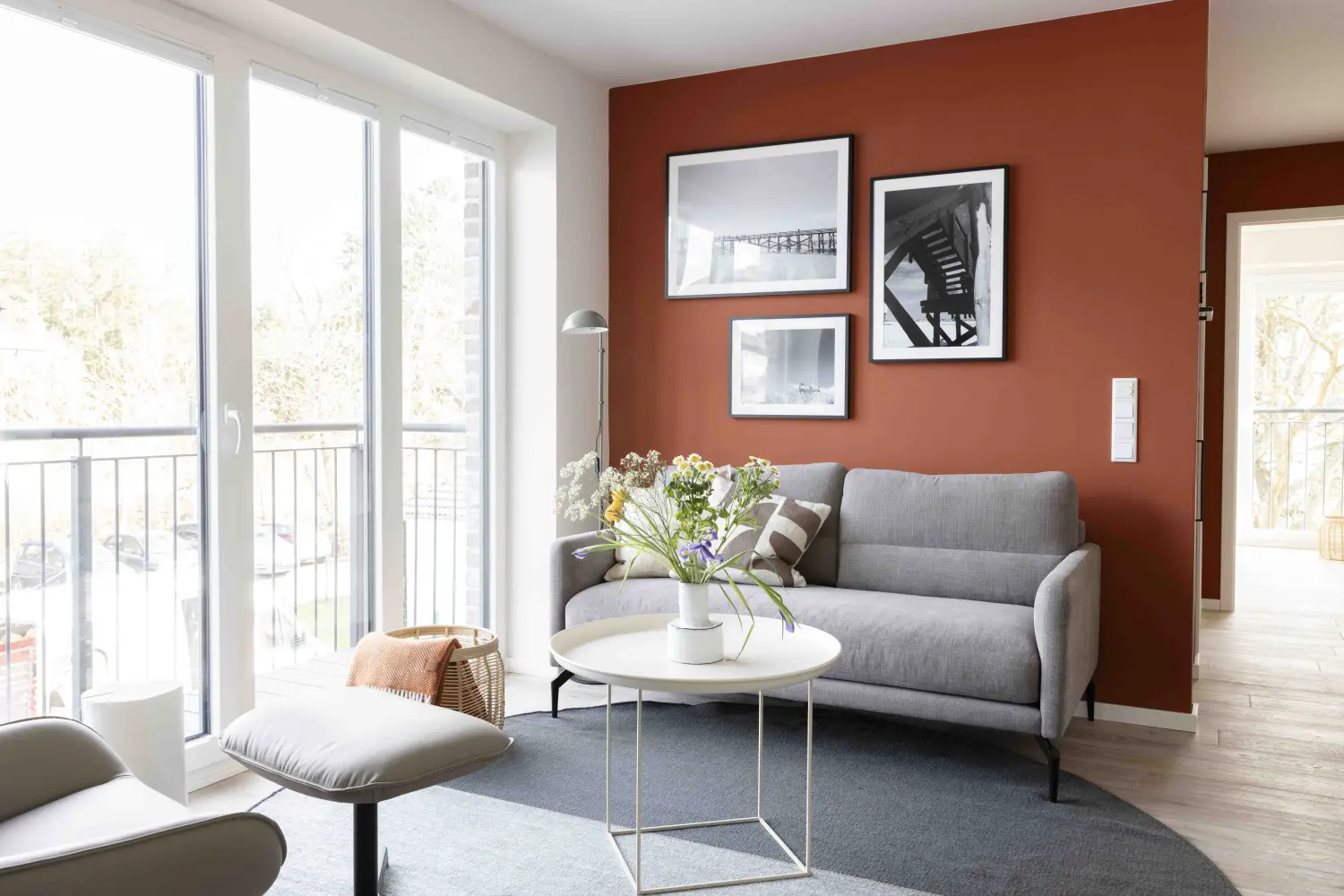 Pier 21 FINE LOFTS, Badezimmer, Flaschen auf Waschbeckenablage