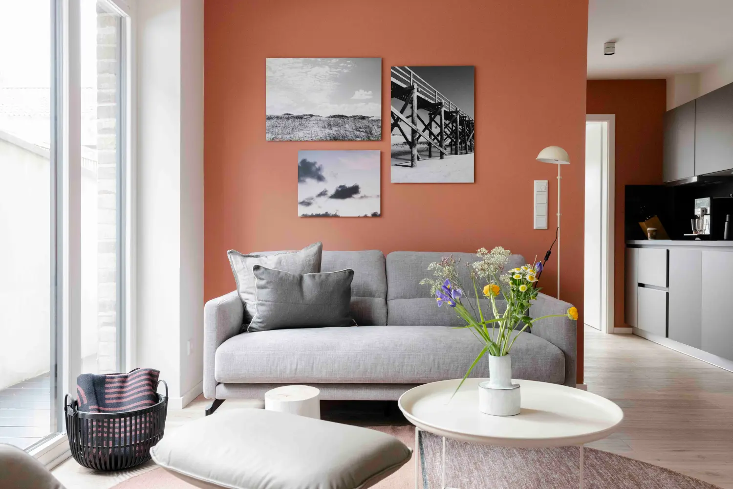 Pier 21 FINE LOFTS, Badezimmer, Flaschen auf Waschbeckenablage