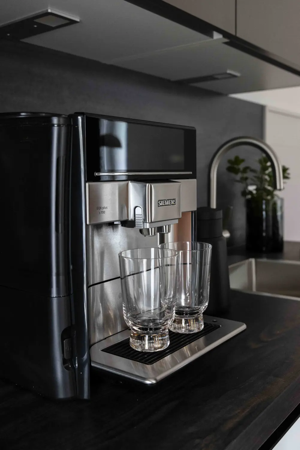 Pier 21 FINE LOFTS, Badezimmer, Flaschen auf Waschbeckenablage