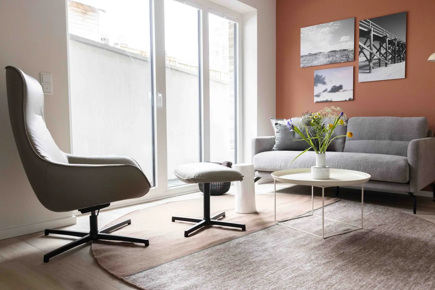 Pier 21 FINE LOFTS, Badezimmer, Flaschen auf Waschbeckenablage
