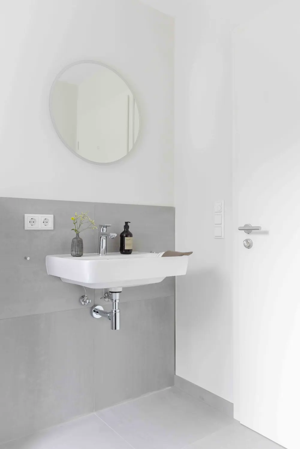 Pier 21 FINE LOFTS, Badezimmer, Flaschen auf Waschbeckenablage
