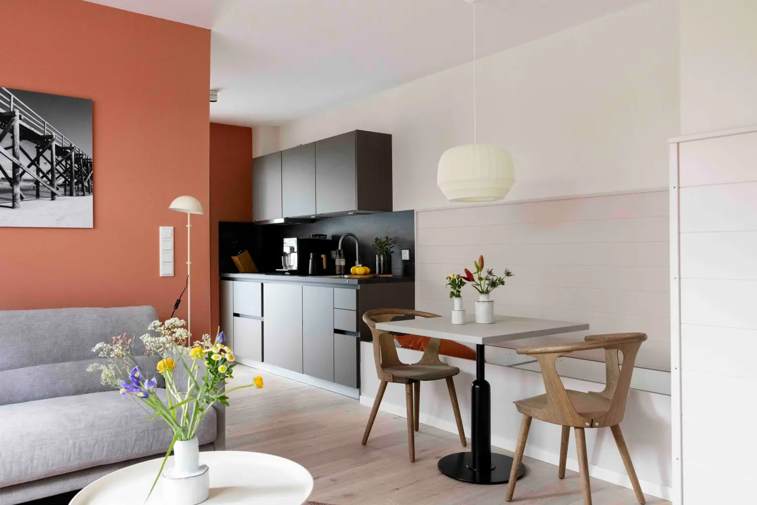 Pier 21 FINE LOFTS, Badezimmer, Flaschen auf Waschbeckenablage