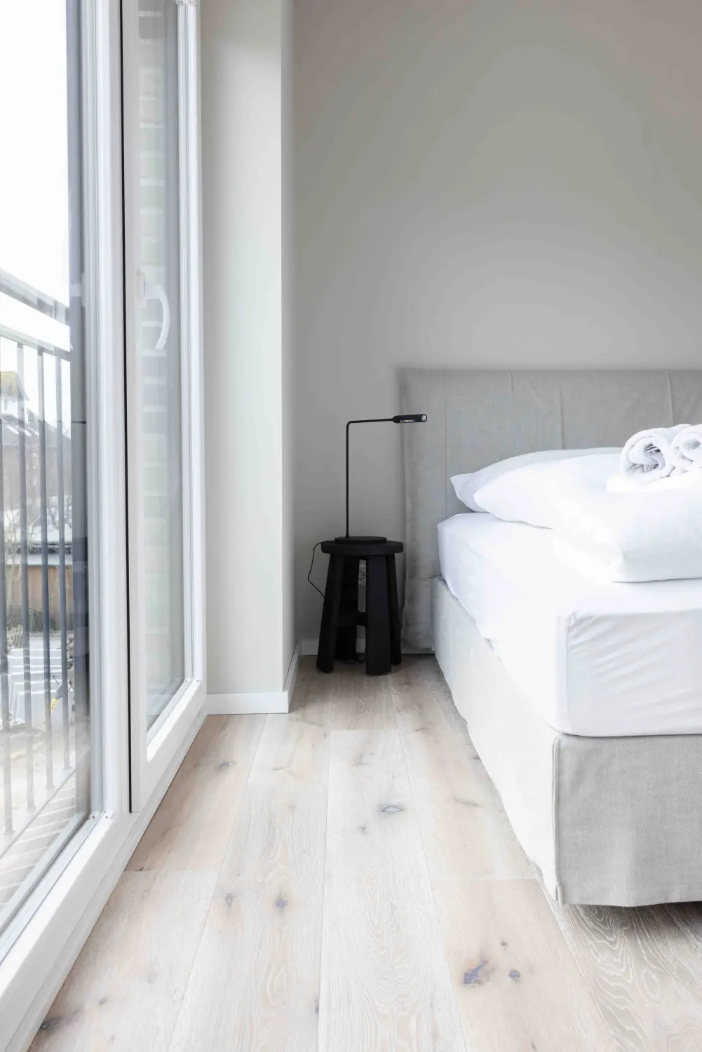 Pier 21 FINE LOFTS, Badezimmer, Flaschen auf Waschbeckenablage