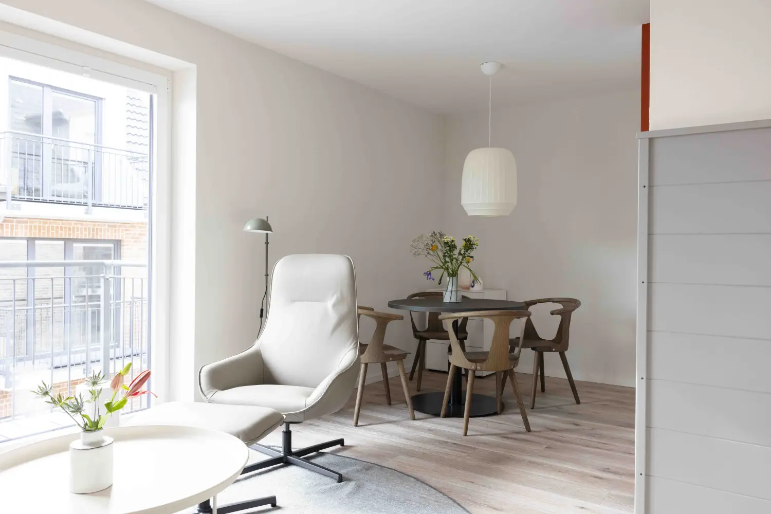 Pier 21 FINE LOFTS, Badezimmer, Flaschen auf Waschbeckenablage