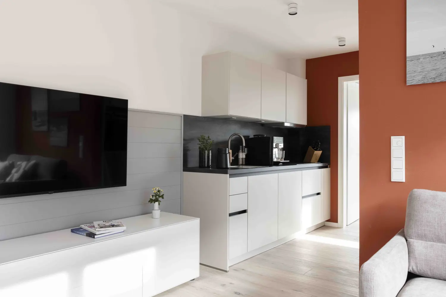 Pier 21 FINE LOFTS, Badezimmer, Flaschen auf Waschbeckenablage