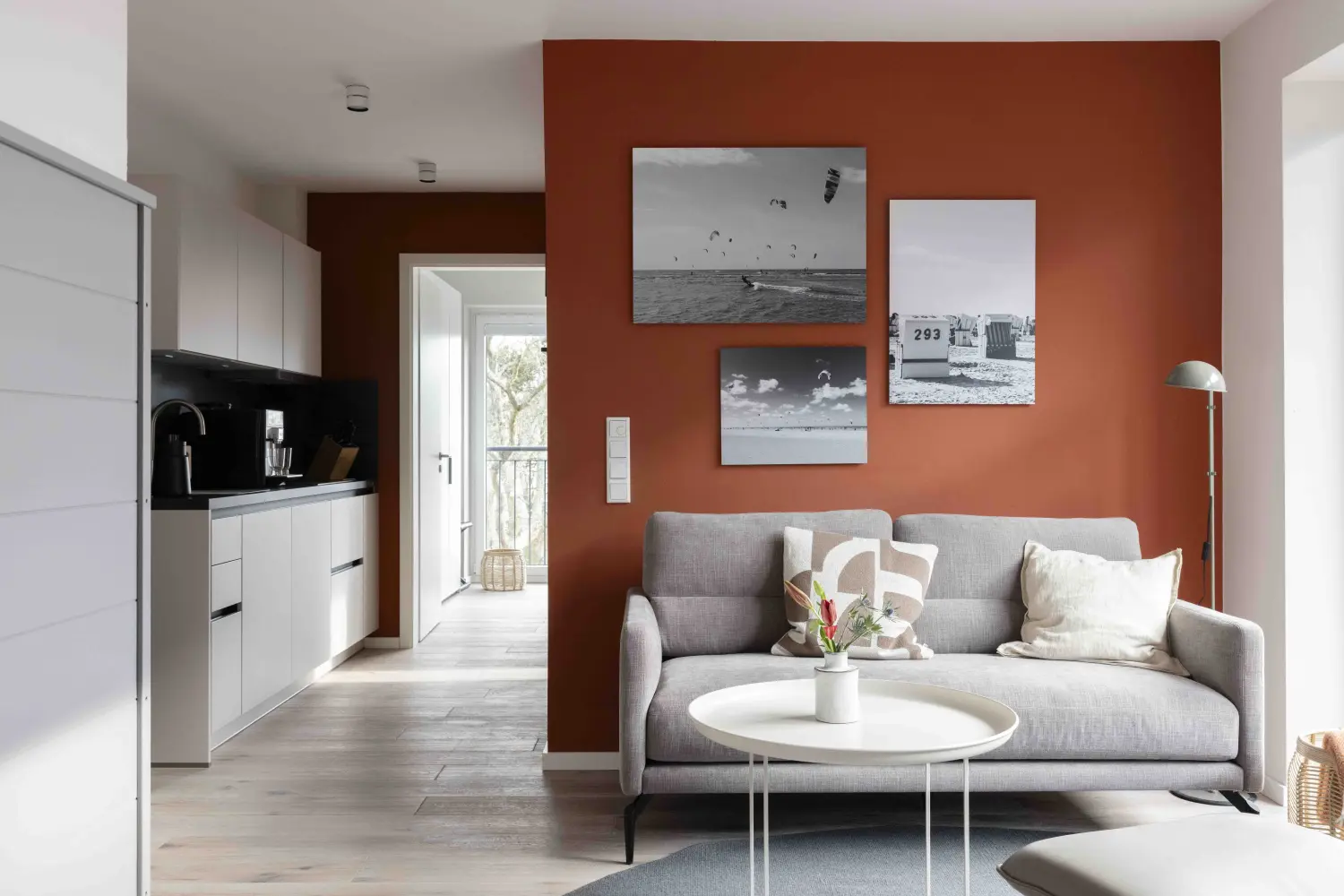 Pier 21 FINE LOFTS, Badezimmer, Flaschen auf Waschbeckenablage