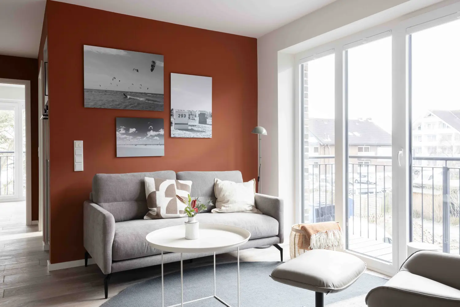 Pier 21 FINE LOFTS, Badezimmer, Flaschen auf Waschbeckenablage