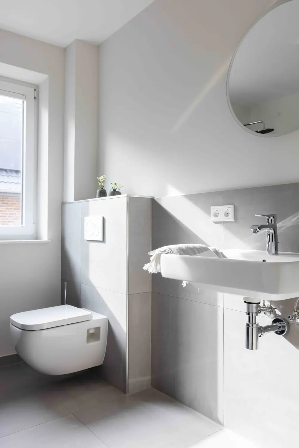 Pier 21 FINE LOFTS, Badezimmer, Flaschen auf Waschbeckenablage