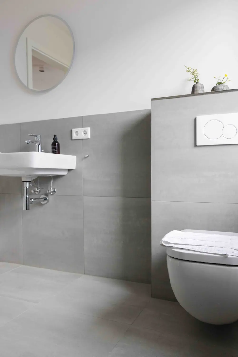 Pier 21 FINE LOFTS, Badezimmer, Flaschen auf Waschbeckenablage