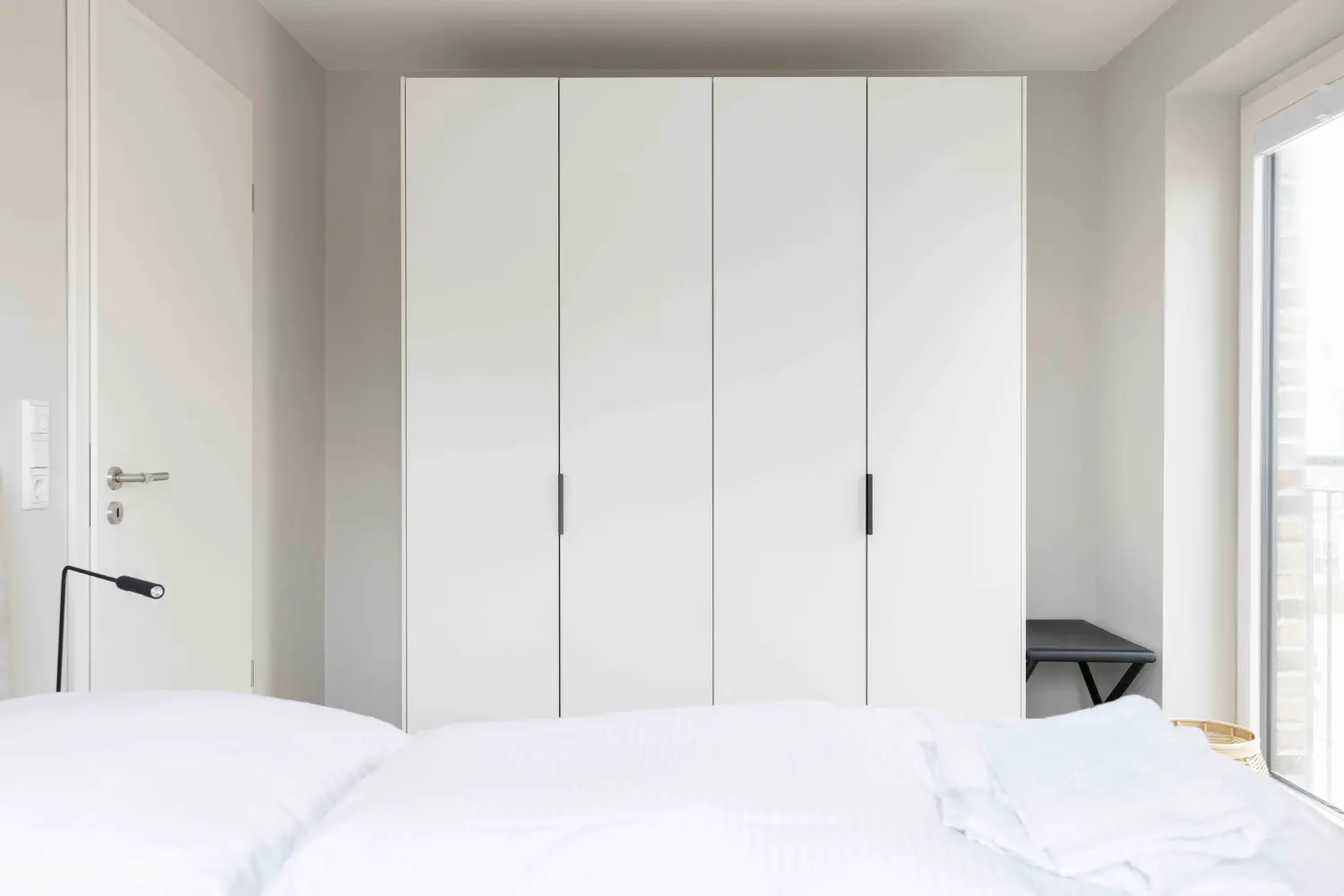 Pier 21 FINE LOFTS, Badezimmer, Flaschen auf Waschbeckenablage