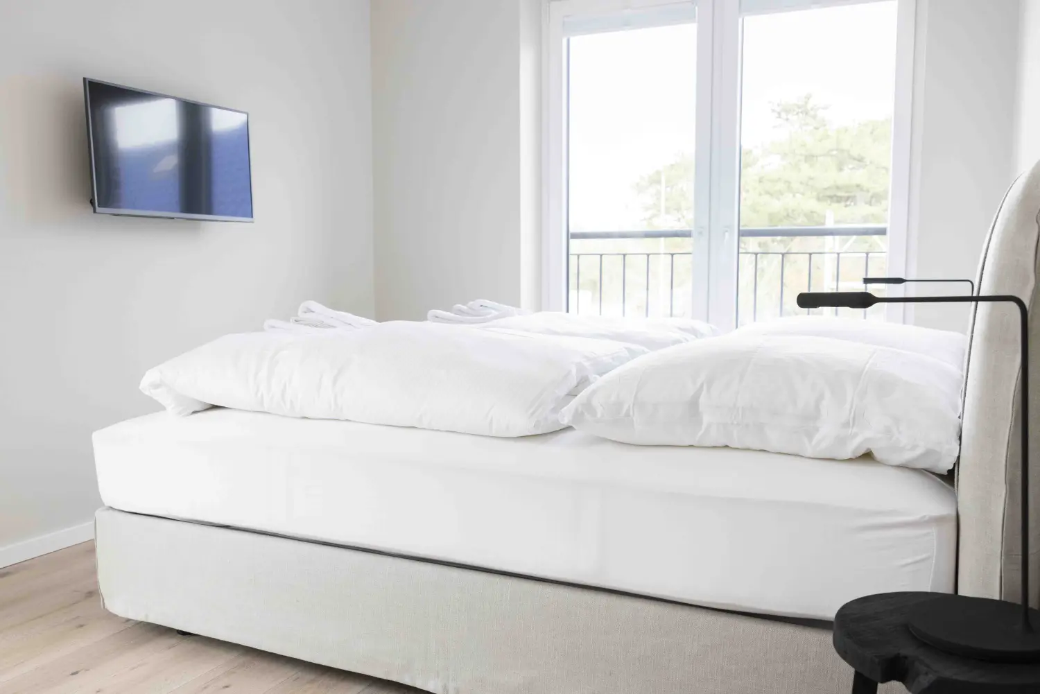 Pier 21 FINE LOFTS, Badezimmer, Flaschen auf Waschbeckenablage