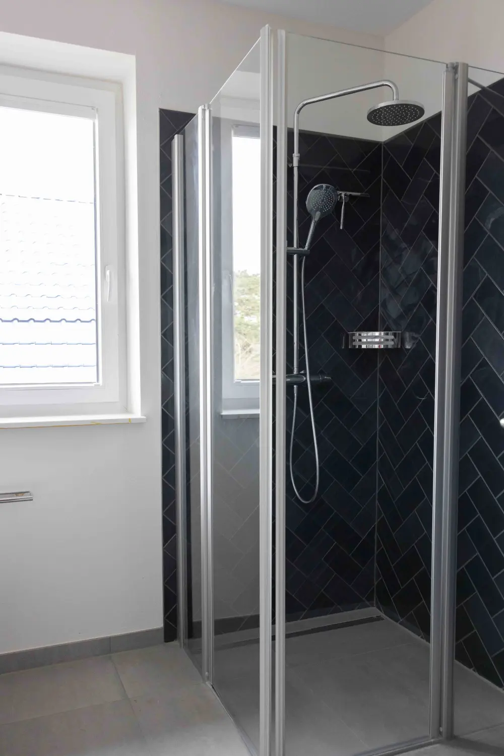 Pier 21 FINE LOFTS, Badezimmer, Flaschen auf Waschbeckenablage