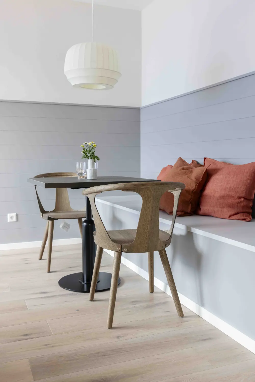 Pier 21 FINE LOFTS, Badezimmer, Flaschen auf Waschbeckenablage