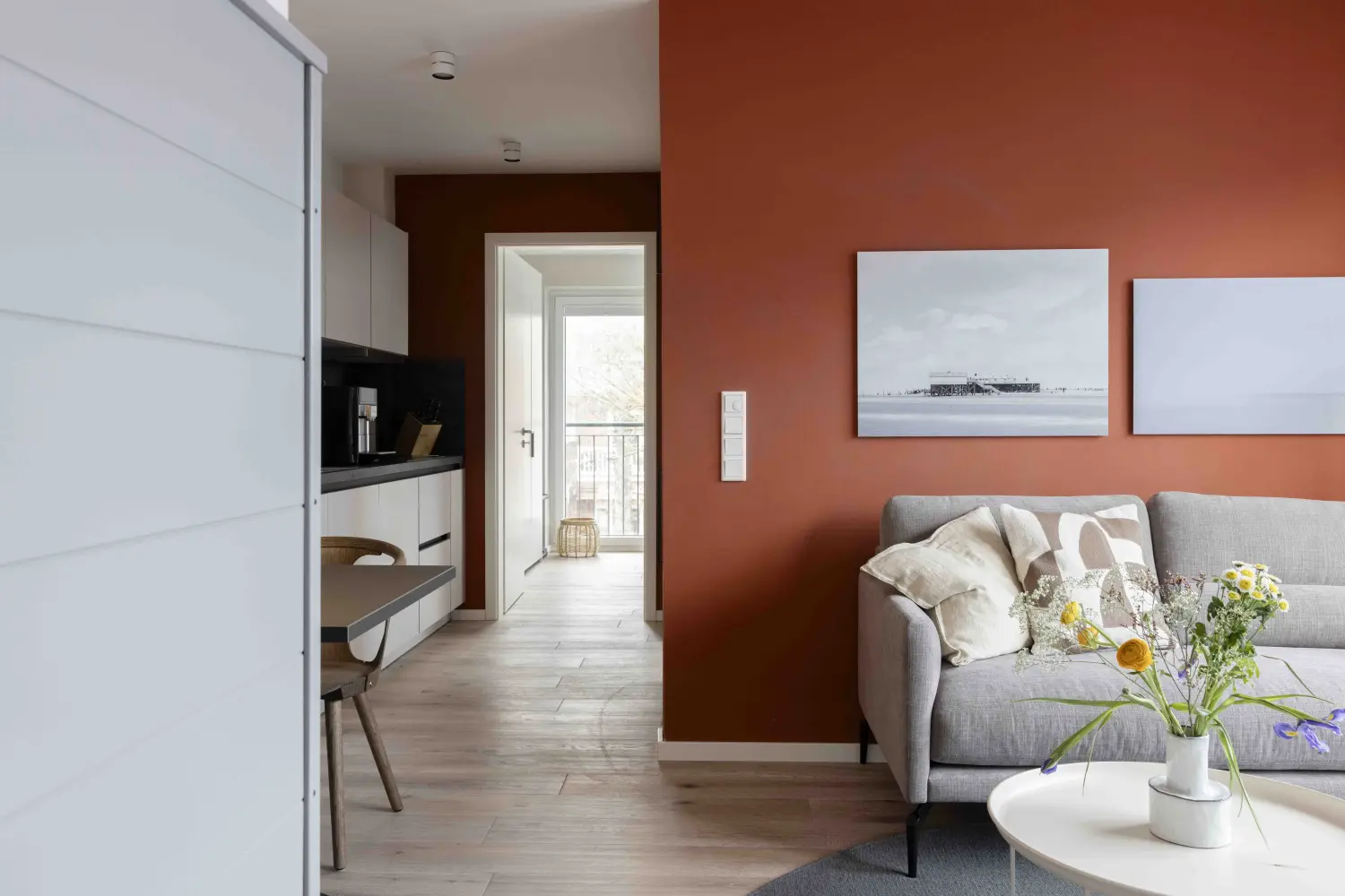 Pier 21 FINE LOFTS, Badezimmer, Flaschen auf Waschbeckenablage